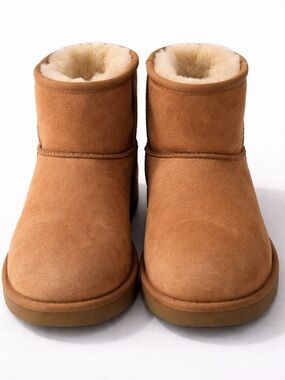 UGG Mini Classic Boots Chestnut Sheepskin Lined Size 9